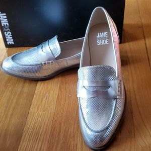 NIB Jane & the Shoe EXPRESS Silver Metallic Shoes